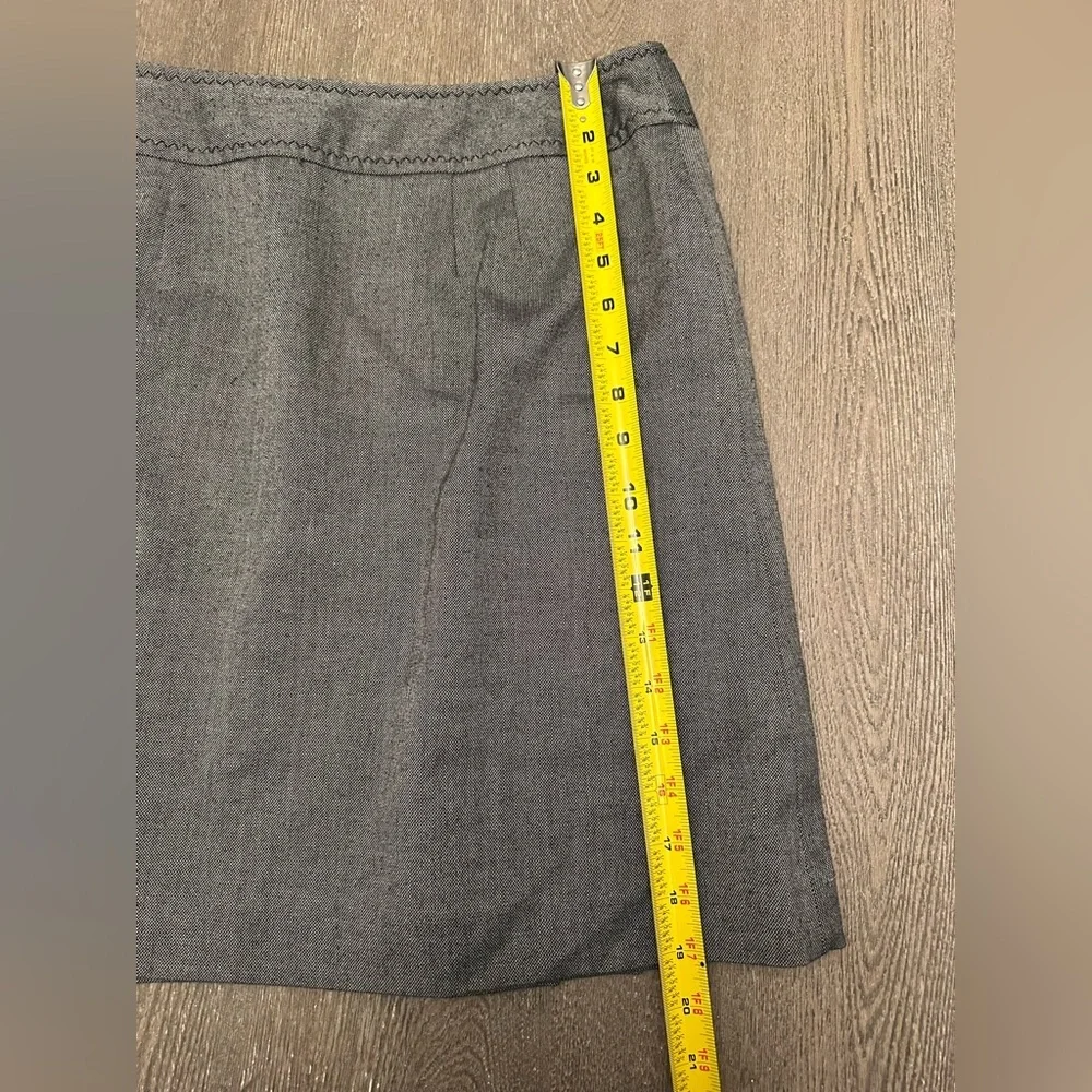 ANN TAYLOR LOFT GREY PENCIL SKIRT - Size 8 SKU:361
